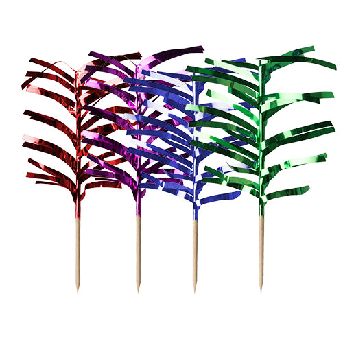 Vier Metallic-Folienpalmen-Cupcake-Topper in den Farben Rot, Lila, Blau und Grün von PAPSTAR 144 Deko-Picker farbig sortiert by PAPSTAR GmbH sind auf hölzernen Zahnstochern befestigt und in einer Reihe auf weißem Hintergrund angeordnet.