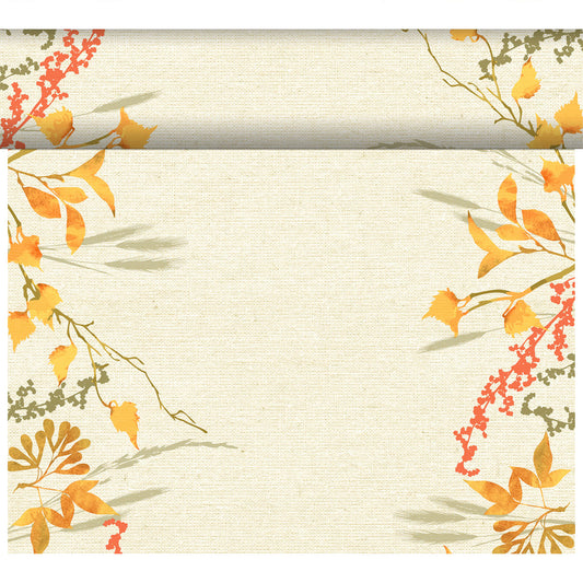 Ein strukturierter beiger Hintergrund mit Herbstblättern und -zweigen im Aquarellstil umrahmt jede Ecke und erinnert an den Dunicel Tete-a-Tete Tischläufer 0,4x24m Fall Beauty von Duni GmbH, wobei die Mitte frei bleibt.