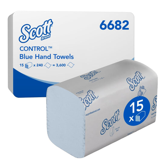 Ein Karton Scott® Control™ Interfold Blue Handtücher von Kimberly-Clark enthält 15 Packungen mit je 240 Blatt (Art.-Nr. 6682), insgesamt 3.600 hygienische Papierhandtücher pro Karton.