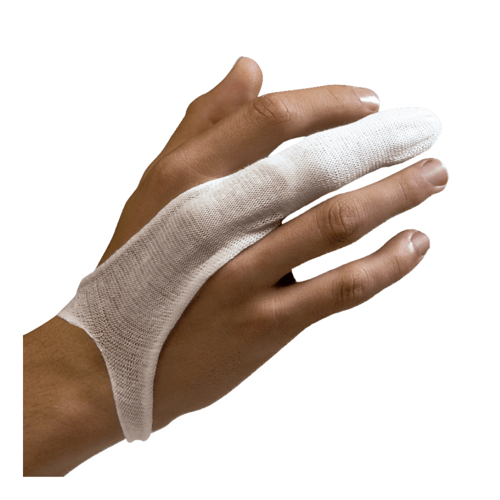 Een hand met elastische vingerbeschermers van Holthaus, die de wijsvinger bedekken en tot aan de duimwortel reiken, van Holthaus Medical GmbH & Co. KG. Het ademende, rekbare verband fixeert de wijsvinger. De achtergrond is effen wit.