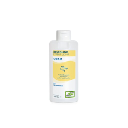 Witte 500-ml fles Dr. Schumacher DESCOLIND EXPERT LIGHT CREAM handcrème van Dr. Schumacher GmbH, met geel etiket met productinformatie in het Duits, groen logo rechtsonder en de vermelding voor gevoelige huidverzorging.