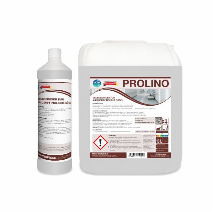 Afgebeeld zijn twee containers van Arcora PROLINO BASISREINIGER VOOR ALKALI GEVOELIGE VLOEREN van Arcora International GmbH: een hoge witte fles met een smalle hals en een grotere jerrycan met handvat, beide voorzien van productetiketten en waarschuwingen.