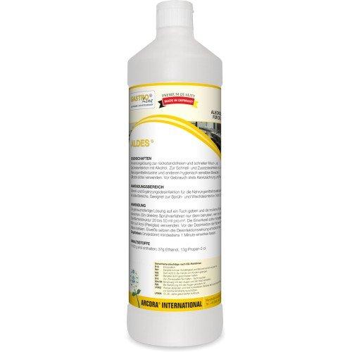 Een witte 1-liter fles met het opschrift "Arcora Aldes Alcoholische Snelle Desinfectie Voor De Voedingsmiddelenindustrie" van Arcora International GmbH is voorzien van een Duitse gebruiksaanwijzing, een rode "Premium Quality Made in Germany"-sticker en waarschuwingen op het etiket.