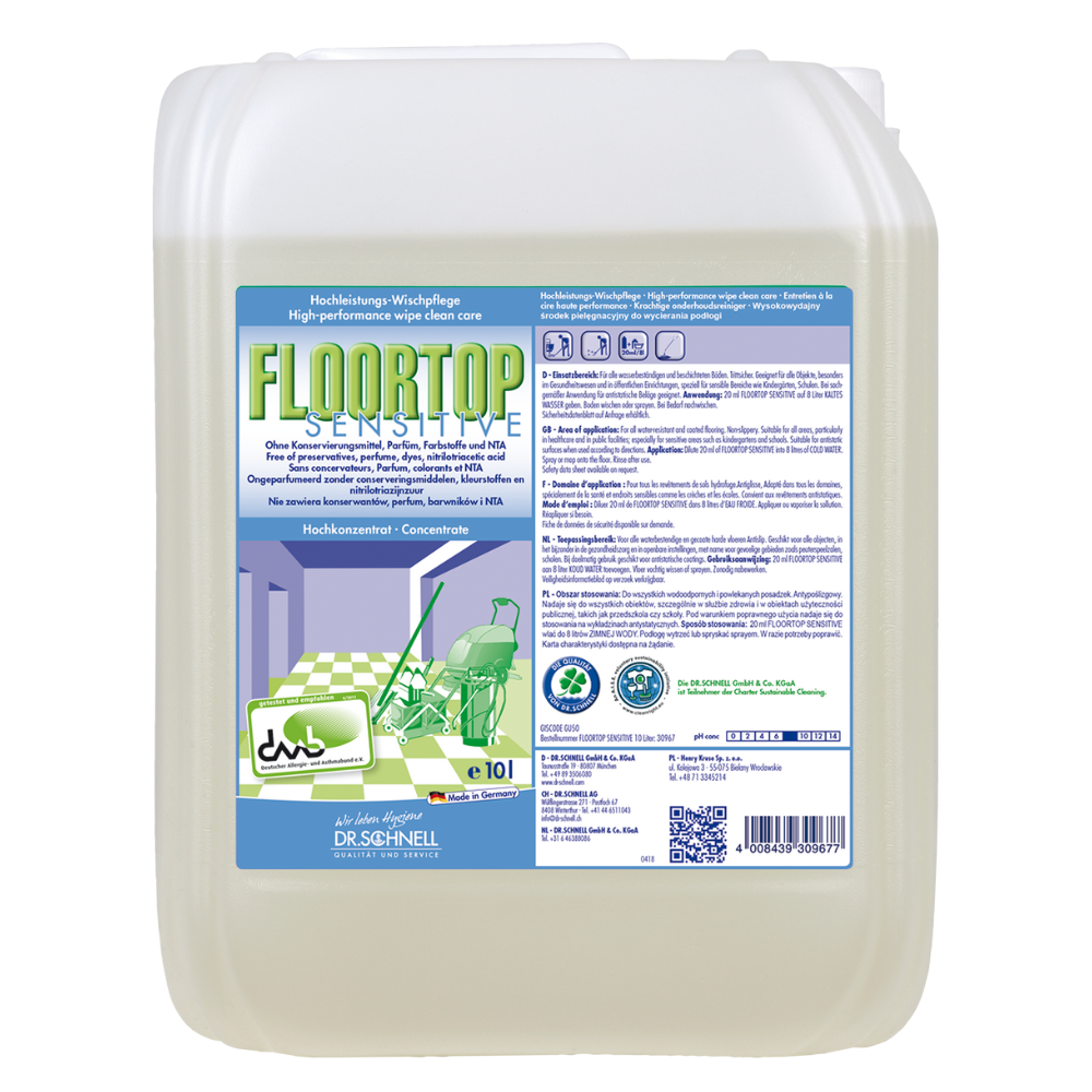 Un grand conteneur en plastique transparent avec l'inscription "Dr. Schnell Floortop Sensitive, nettoyant pour sols haute performance, sans parfum" de DR.SCHNELL GmbH & Co. KGaA est doté d'un bouchon vert, d'informations multilingues et d'une illustration de nettoyage sur le devant.