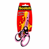 Les ciseaux Scotch™ DECO de 16,5 cm de la société 3M Deutschland GmbH sont disponibles en vert, bleu ou rose (1 par paquet) ; ils sont livrés dans un emballage en plastique et conviennent aux enfants à partir de 12 ans.