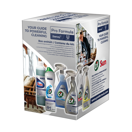Eine Diversey Pro Formula Reinigungsset (6-teilig) Box mit Abbildungen von Handspülmittel, Fettlöser, Edelstahl-, Bad-, Glas- & Oberflächenreiniger und Scheuermilch. Auf der Verpackung sind Reinigungstipps und eine Person abgebildet, die eine Küchentheke putzt.
