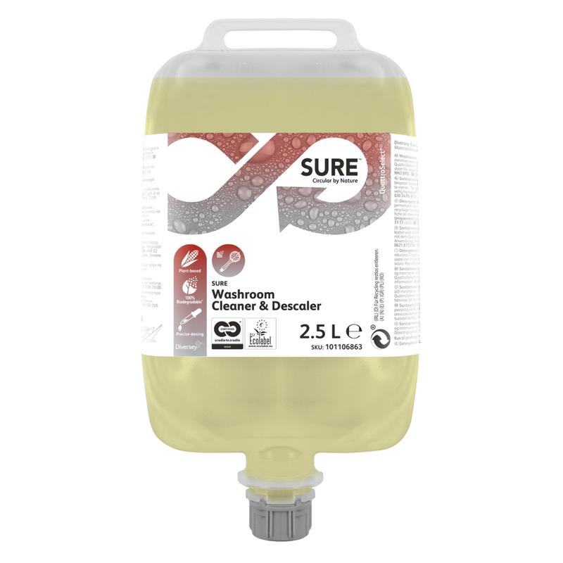 Een 2,5-liter SURE sanitairreiniger en ontkalker van Diversey Deutschland GmbH & Co. OHG, gele vloeistof met natuurlijke ingrediënten, wordt geleverd met een spuitmond en een wit etiket met productdetails en het SURE-logo.