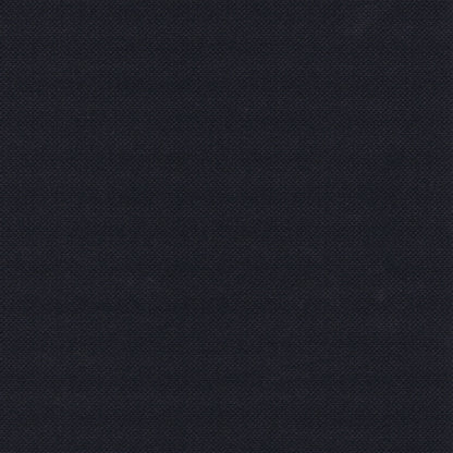 Gros plan sur la structure tissée élégante et sombre des 50 serviettes "ROYAL Collection" 1/4-pli (40 x 40 cm) de la PAPSTAR GmbH en noir, qui se distingue par sa finition lisse et de haute qualité.