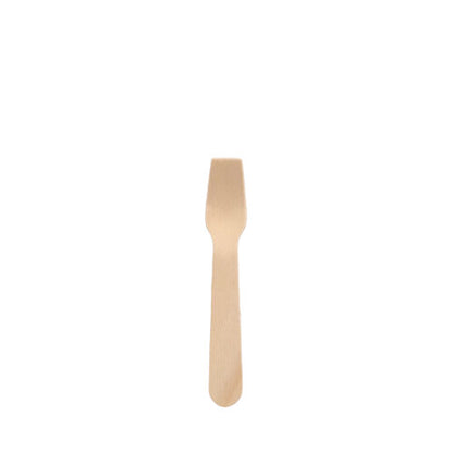 Een kleine PAPSTAR-ijsschep van hout "pure" (9,4 cm) staat in het midden op een witte achtergrond, heeft een platte steel en een korte kop met platte tanden - een milieuvriendelijke, milieubewuste keuze van de PAPSTAR GmbH (100 stuks).