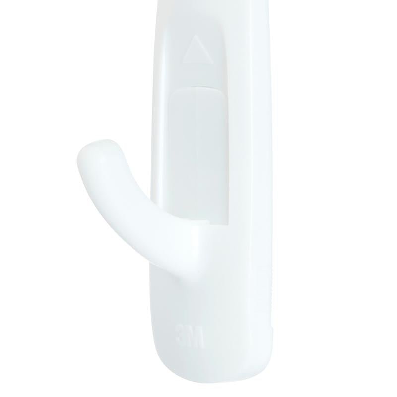 Un gros plan du moyen crochet polyvalent Command™ M en pack avantage, 17001-2 de 3M Deutschland GmbH - un crochet en plastique blanc avec crochet courbé et logo 3M pour une fixation sans dommage.