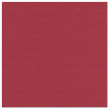 Een vierkant, effen bordeauxrood servet met een fijne, subtiele structuur en zonder zichtbare patronen of logo's. Ideaal voor de ROYAL collectie van de PAPSTAR GmbH. Product: PAPSTAR 50 servetten "ROYAL Collection" 1/4-vouw 40x40 cm bordeaux.