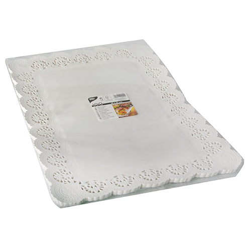 PAPSTAR 100 papiers de pointe carrés, blancs de la PAPSTAR GmbH : papiers de dentelle carrés avec des bords ondulés décoratifs et des motifs perforés, soigneusement empilés et emballés avec une étiquette supérieure.
