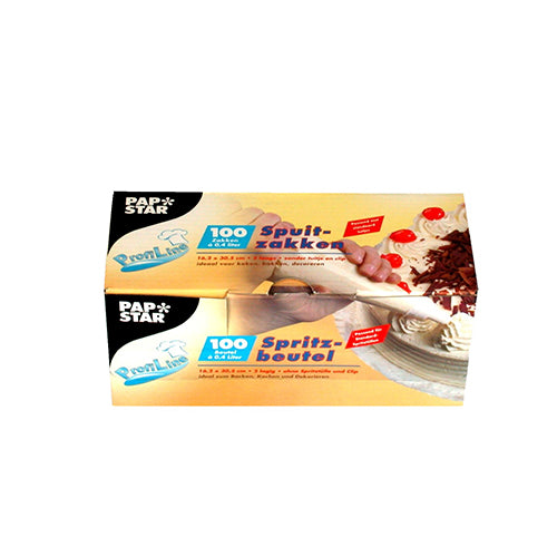 Een doos PAPSTAR spuitzakken transparant (30,5x16,2 cm), vouwdoos met 100 stuks van PAPSTAR GmbH-ideaal bakgerei voor creatieve taartdecoratie. De gele verpakking toont een hand die de spuitzak gebruikt om taarten te versieren.