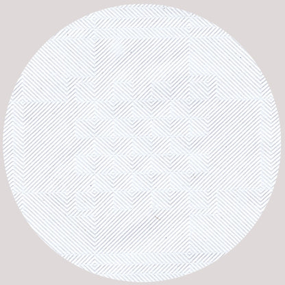 La nappe en papier gaufrée damassée (50 m x 0,8 m, blanc | film) de PAPSTAR GmbH présente un motif circulaire blanc avec de fines lignes grises diagonales, formant un motif géométrique discret en losange et offrant un aspect élégant pour les occasions festives.