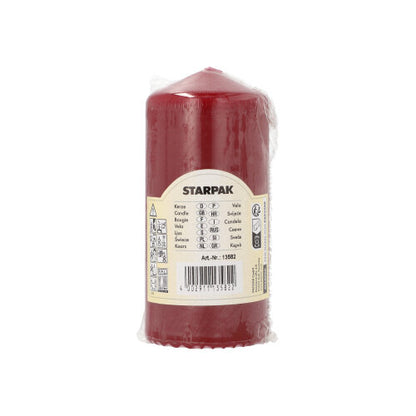 Une bougie pilier Starpak rouge (Ø 60 mm, 130 mm) avec une durée de combustion extra longue est emballée dans du plastique transparent et munie d'une étiquette beige avec le nom de la marque, les détails du produit, le code-barres et les symboles de sécurité pour une utilisation prolongée.