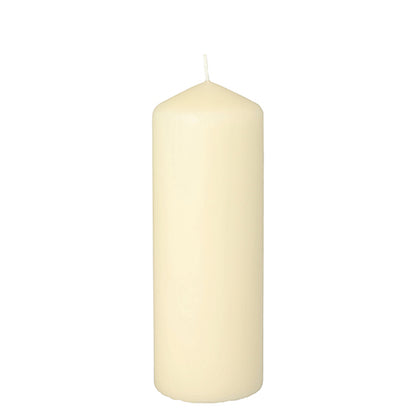 Une haute bougie pilier cylindrique Starpak avec une durée de combustion extra longue (Ø 60 mm, 165 mm, blanc) avec une mèche visible se tient droite sur un fond blanc simple et offre une atmosphère durable.