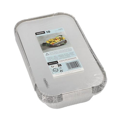 Une pile de dix plateaux Starpak 10, alu + couvercle inséré, revêtu de PP, rectangulaires est emballée dans du plastique et munie d'une étiquette avec des informations sur le produit et une image alimentaire - parfait pour le stockage des aliments.