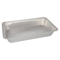 Un bac Gastronorm Starpak 3 rectangulaire, un moule à pâtisserie jetable en aluminium (8,5 l, 8 cm x 32,6 cm x 52,7 cm), vide, avec des bords relevés et un fond plat, sur un fond blanc uni.