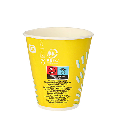 Un gobelet jaune Starpak 100 pour boissons froides, en carton avec des marques blanches, des logos de certification et du texte multilingue se tient droit sur un fond blanc simple. Ce gobelet en carton de 100 ml indique qu'il est fabriqué en carton.