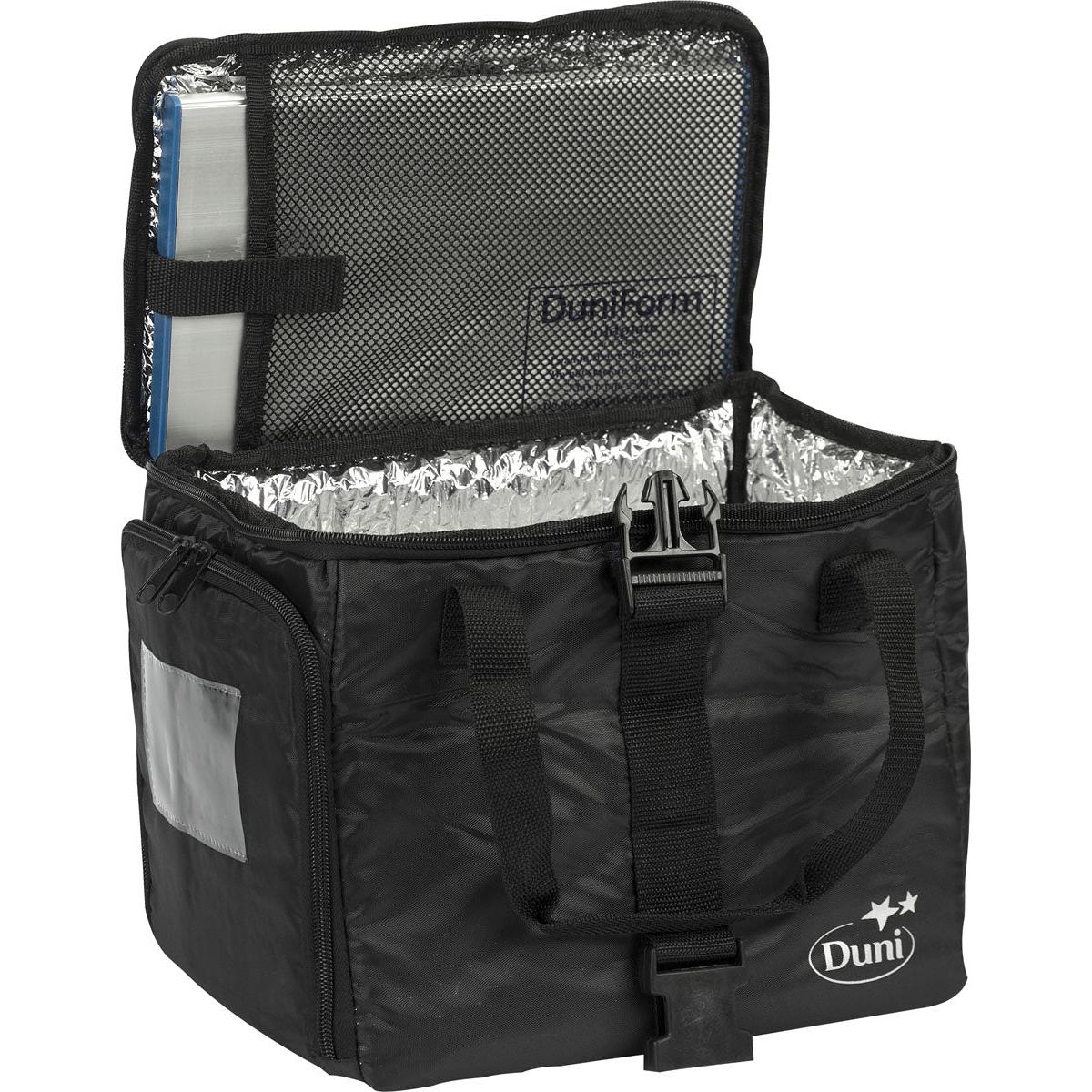 Die Duni GmbH Thermotasche 1 Schwarz Nylon 275x200x240 verfügt über eine Netztasche mit Reißverschluss im Deckel, silbernes Thermofutter, schwarze Griffe und ein Duni-Logo auf der Vorderseite. Die Lunchbag ist leer, ideal um Gegenstände kühl zu halten.