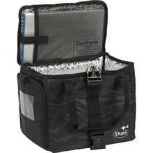 Die Duni GmbH Thermotasche 1 Schwarz Nylon 275x200x240 verfügt über eine Netztasche mit Reißverschluss im Deckel, silbernes Thermofutter, schwarze Griffe und ein Duni-Logo auf der Vorderseite. Die Lunchbag ist leer, ideal um Gegenstände kühl zu halten.