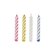 Quatre PAPSTAR bougies d'anniversaire de 6 cm, triées par couleur (rose, jaune, blanc, bleu), de PAPSTAR GmbH se tiennent côte à côte sur un fond blanc. Les bougies font partie d'une boîte pliante de 144 pièces.