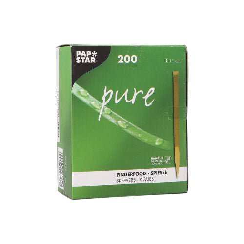 Een groene "PAPSTAR"-doos bevat 200 fingerfood-spiesjes (11 cm, natuurlijk hout), ideaal voor feestjes. De voorkant toont een afbeelding van een spies en meertalige informatie. Merk: PAPSTAR GmbH.