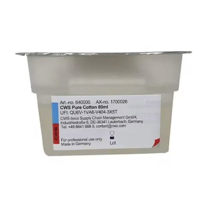 Un conteneur en plastique rectangulaire avec l'inscription "CWS ParadiseLine Parfum pour salle de bain pour diffuseur de parfum Paradise Air Bar", avec un emballage blanc et gris ainsi que des accents bleus et rouges. Idéal pour les diffuseurs de parfum, informations du fabricant sur le devant. Marque : CWS.