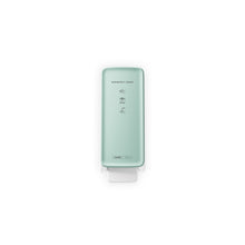 Een mintgroen, aan de muur gemonteerd CWS PureLine frontpaneel voor de Disinfect Foam/NT dispenser toont "DISINFECT SOAP", geïllustreerde instructies en een elegant ontwerp tegen een witte achtergrond.