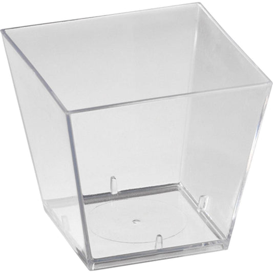 Die Duni GmbH Square (Großpack) Transparent PS 47x47x45 Aufbewahrungsbox (Packung 25 Stück) zeichnet sich durch leicht abgewinkelte Seiten und einen flachen Boden aus und ist somit ideal für vielseitige Aufbewahrungszwecke. Die Abbildung zeigt die leere Box vor einem weißen Hintergrund.
