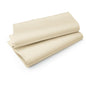 Deux nappes Evolin pliées de Duni GmbH (84x84 cm, couleur crème) sont empilées sur un fond blanc - idéales pour une décoration de table élégante en toute occasion. L'emballage contient 84 pièces.