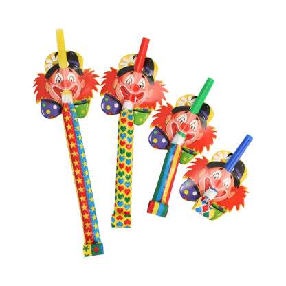 Les PAPSTAR sifflets de fête "Visage de clown" (4 pièces) de PAPSTAR GmbH offrent des visages de clown colorés et amusants avec des motifs ludiques - parfaits comme accessoires joyeux pour toute fête d'enfants. Illustré en ligne sur fond blanc.