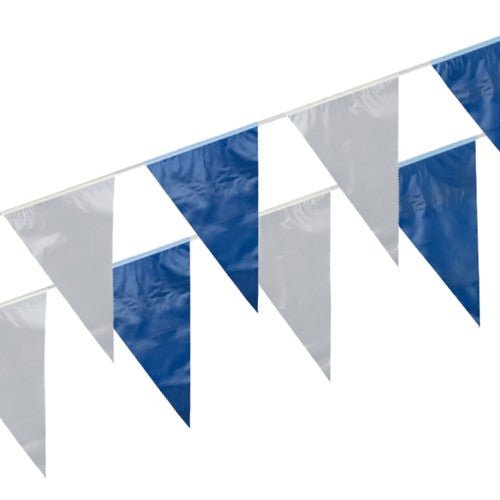 De PAPSTAR vlaggenlijn, waterdichte folie van PAPSTAR GmbH met afwisselend blauwe en witte driehoekige vlaggen aan een wit koord verleent tuinfeesten en buitenactiviteiten een feestelijke charme.