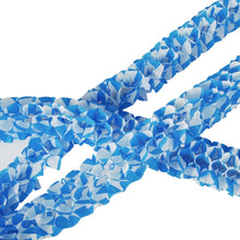 Nahaufnahme von PAPSTAR 2 Girlanden aus Papier von PAPSTAR GmbH, mit blau-weißen, lagenweise angeordneten Papierblüten als festliche Dekoration vor weißem Hintergrund.