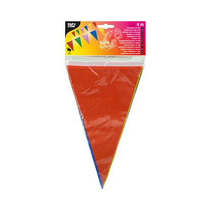 De vlaggenlijnenset van PAPSTAR GmbH bevat rode, driehoekige, waterdichte folievlaggen, verpakt met een transparante kunststof voorkant en een kleurrijk etiket met vlagmotieven. Het etiket geeft een lengte van 4 meter aan.