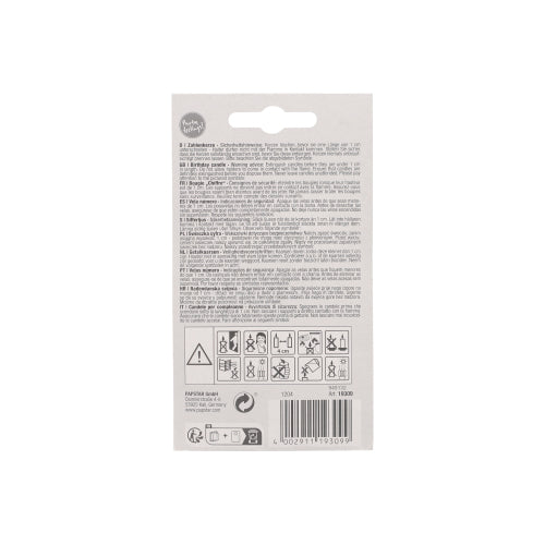 Achterkant van de PAPSTAR cijferkaars 7,3 cm wit met rode rand van de PAPSTAR GmbH. Meertalige tekst, veiligheidssymbolen, recyclingsymbolen, barcode. Ideaal voor jubilea en verjaardagen. Bevat gebruikswaarschuwingen en is bovenaan voorzien van een ophanggat.