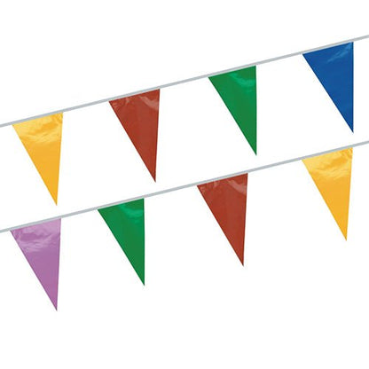 Twee vlaggenlijnen van PAPSTAR GmbH in geel, rood, groen, blauw en paars hangen in een herhalend patroon. Gemaakt van waterdichte folie, zijn ze perfect voor buitenactiviteiten.