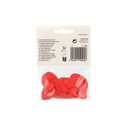 In een doorzichtige zak bevinden zich meerdere platte, rode PAPSTAR deko-strooidecoratie houten harten voor decoratie, bekroond met een beige etiket met productinformatie en barcode. Van de PAPSTAR GmbH: ideale houten hartaccenten voor creatieve decoraties.
