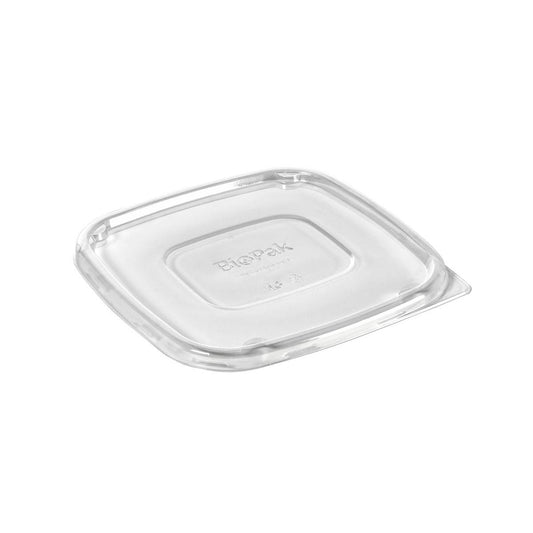 Der rPET-Deckel CUBE SQUARE 900/1200 ml von Duni GmbH ist ein transparenter, leicht erhabener Deckel (182x182x10 mm) für CUBE SQUARE Behälter, hergestellt aus nachhaltiger Verpackung und geprägt mit "BioPak". Packung: 50 Stück. Fotografiert auf weißem Hintergrund.