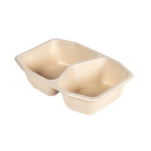 Ein beiges HMR Fibretray/PLA 2-comp, 215x148x50 mm von Duni GmbH aus beschichteter Bagasse. Mit zwei Fächern, abgewinkelten Seiten und abgerundeten Ecken für eine bequeme Speisenausgabe-umweltfreundliche Einwegverpackung (Packung: 320 Stück).