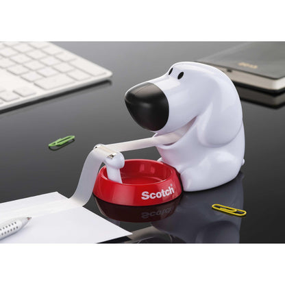 Der Scotch™ Tischabroller im Hunde Design C31 mit Scotch® Magic™ unsichtbares Klebeband (19 mm x 8,89 m, 1 Rolle/Packung) von 3M Deutschland GmbH steht auf einem schwarzen Schreibtisch neben Tastatur, Notizbuch und buntem Bürobedarf.