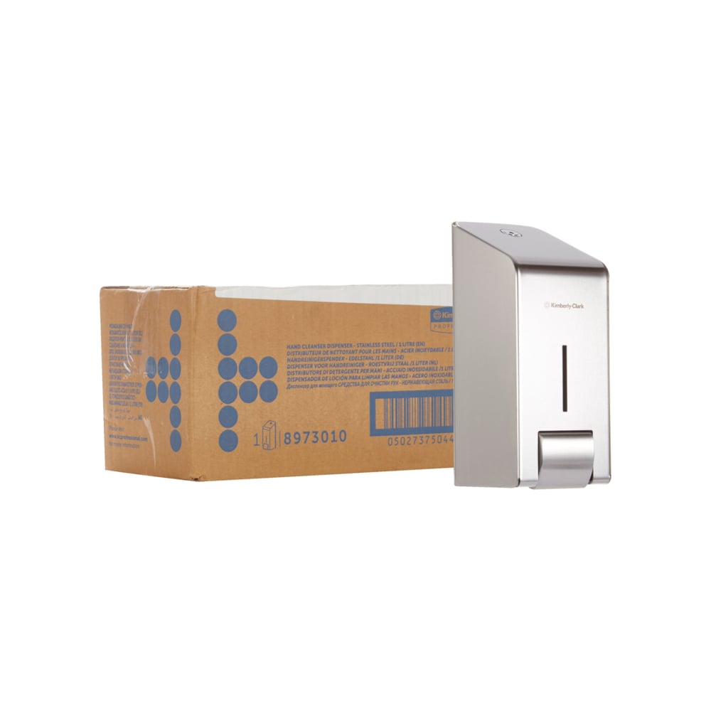Een bruine doos met blauwe grafiek staat naast een Kimberly-Clark GmbH Professional™ dispenser voor waslotions - een elegante 1-liter wanddispenser voor waslotions van roestvrij staal, die als een enkele eenheid in de doos wordt geleverd.