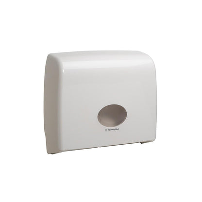 Le distributeur de papier toilette Kimberly-Clark Aquarius™ - Jumbo Non-Stop (Blanc) est un distributeur mural blanc avec un dessus arrondi et une ouverture centrale, offrant une solution hygiénique. Le logo Kimberly-Clark est situé juste en dessous de l'ouverture. Fond blanc uni.