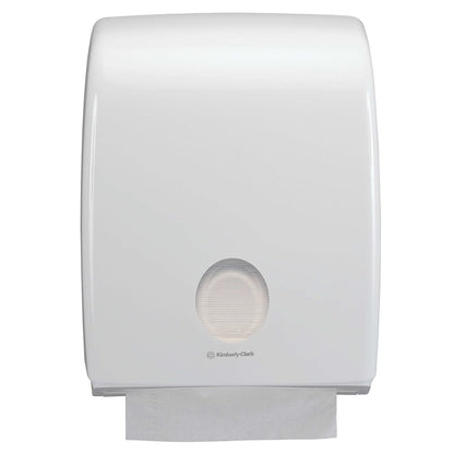 Le distributeur Aquarius™ pour serviettes pliées de Kimberly-Clark GmbH en blanc est idéal pour les formats pliés en C et est livré en tant que 1 distributeur dans le carton.