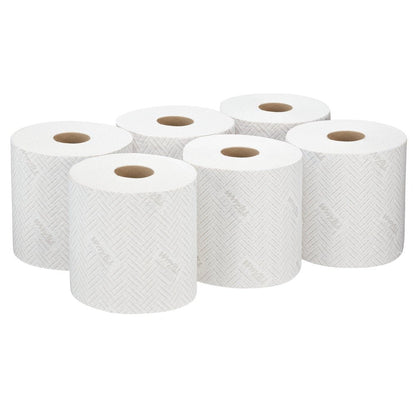 Zes witte rollen WypAll® L10 papieren doekje voor voedsel & hygiëne van Kimberly-Clark GmbH (6 x 800 vellen) zijn overzichtelijk gerangschikt op een witte achtergrond, ideaal voor centrale afname in keukens of als hygiënedoekjes voor voedselgebieden.
