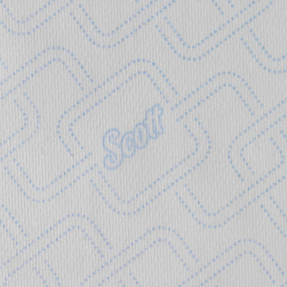 Un gros plan d'une serviette Scott® Control™ - rouleau / blanc de Kimberly-Clark GmbH montre les points géométriques bleus, le logo "Scott" et la texture de la serviette en papier blanc, soulignant son efficacité hygiénique pour le séchage des mains.