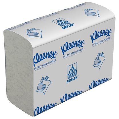 Een stapel Kleenex® Ultra™ Handdoeken MultiFold in Wit, 18 clips x 150 vellen per doos (18 pakketjes), van Kimberly-Clark GmbH - hoogwaardige papierhanddoeken voor elke wasruimte.