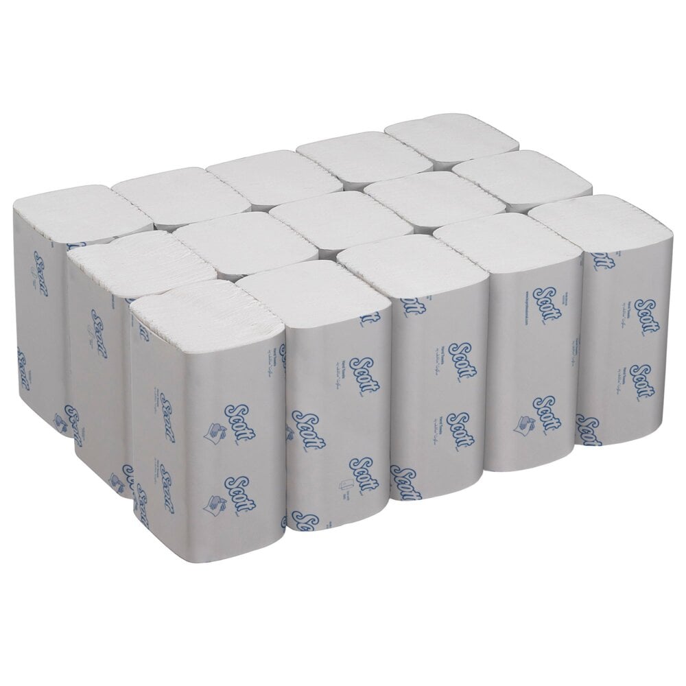Une pile de serviettes blanches intercalées Scott® ESSENTIAL™ (15 paquets x 340 feuilles) de Kimberly-Clark GmbH, disposée en quatre rangées avec le logo bleu de Scott sur l'emballage.