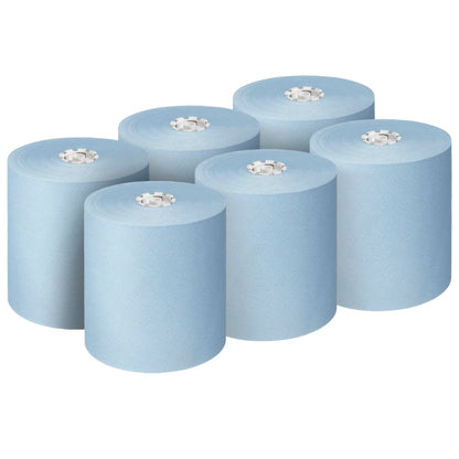 Zes Scott® Essential™ handdoekrollen, blauw (6 rollen/doos) van Kimberly-Clark GmbH, zijn in twee rijen van drie op een witte achtergrond gerangschikt - ideaal voor hygiënische voorzieningen in drukbezochte industriële omgevingen.