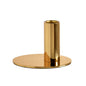 Der goldfarbene Kerzenhalter aus Metall (10,7x7,7 cm) von Duni GmbH zeichnet sich durch einen flachen, runden Sockel und elegantes Design-Ideal als stilvolle Tischdekoration aus. Packung: 1 Stück. Abgebildet vor einem weißen Hintergrund.